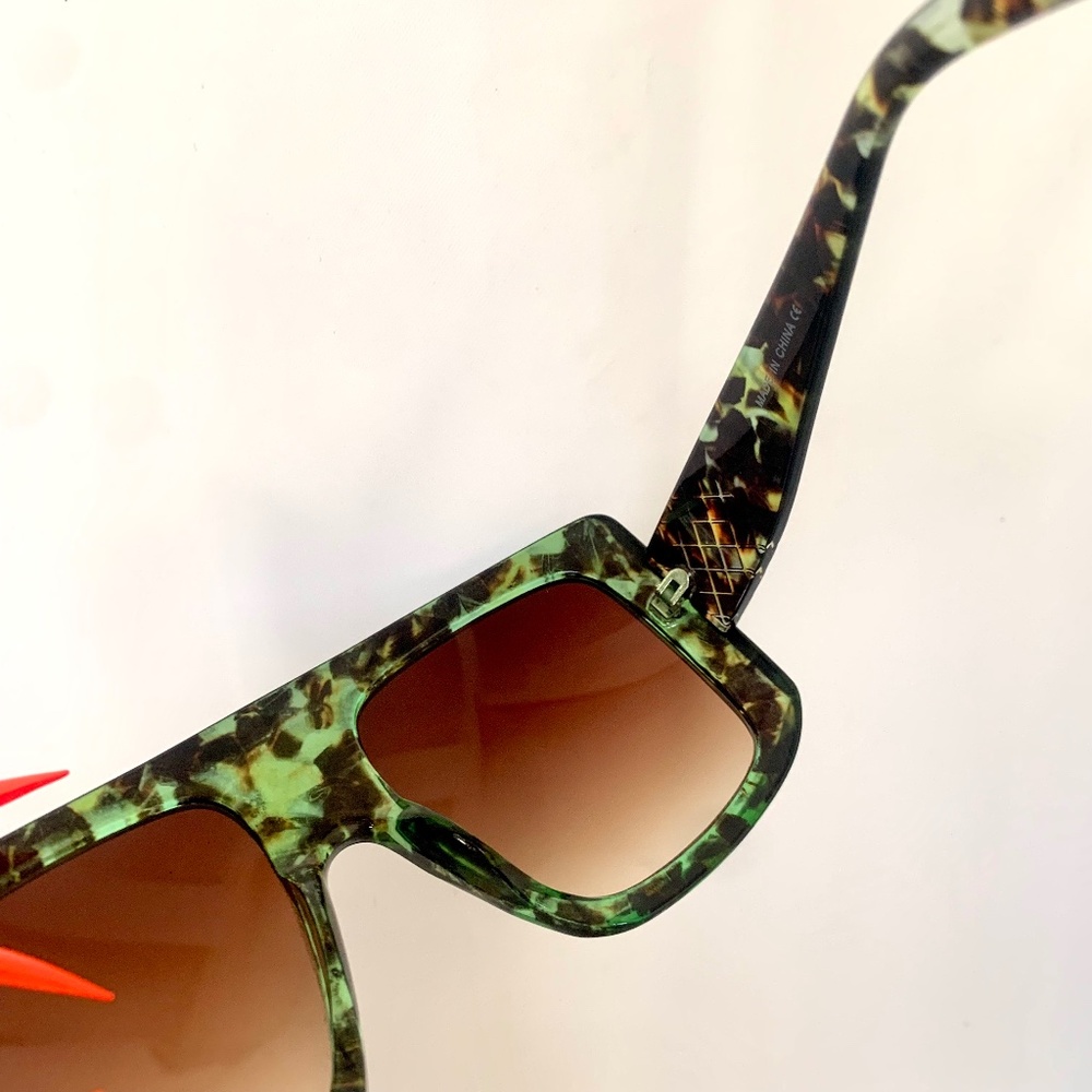 GREEN TORTOISE MATRIX SHADES